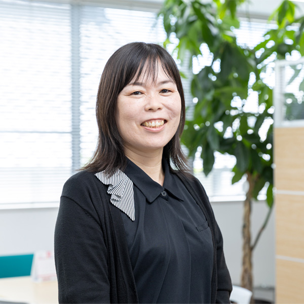 社員:穴田菜穂子